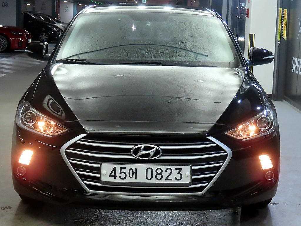 HYUNDAI Avante - Vista 2