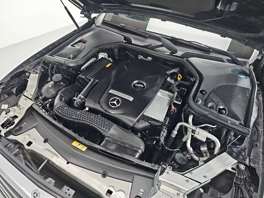 Mercedes Benz E class - Vista 5