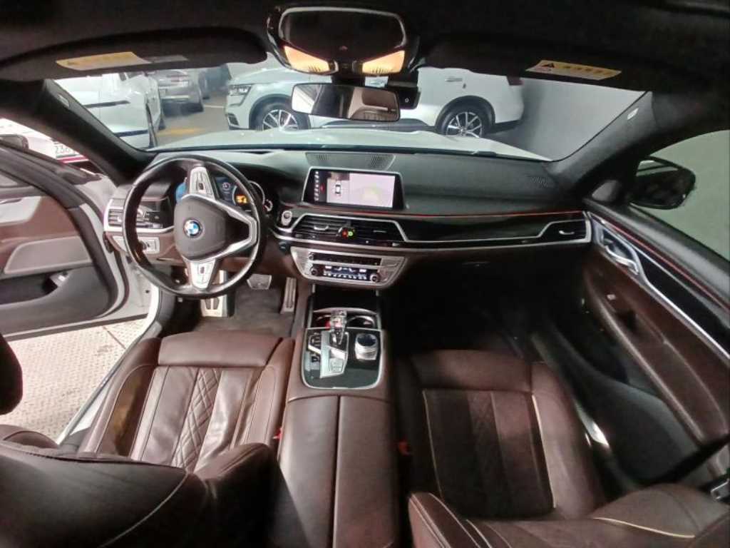 BMW 7 Series - Vista 8