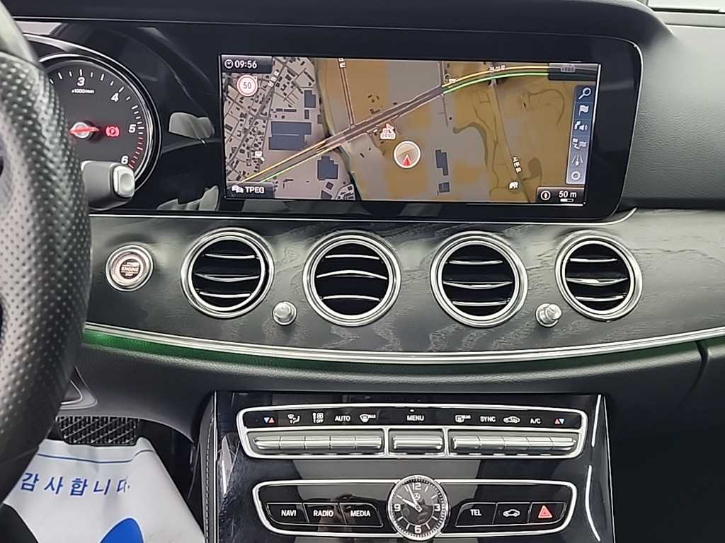 Mercedes Benz E class - Vista 10