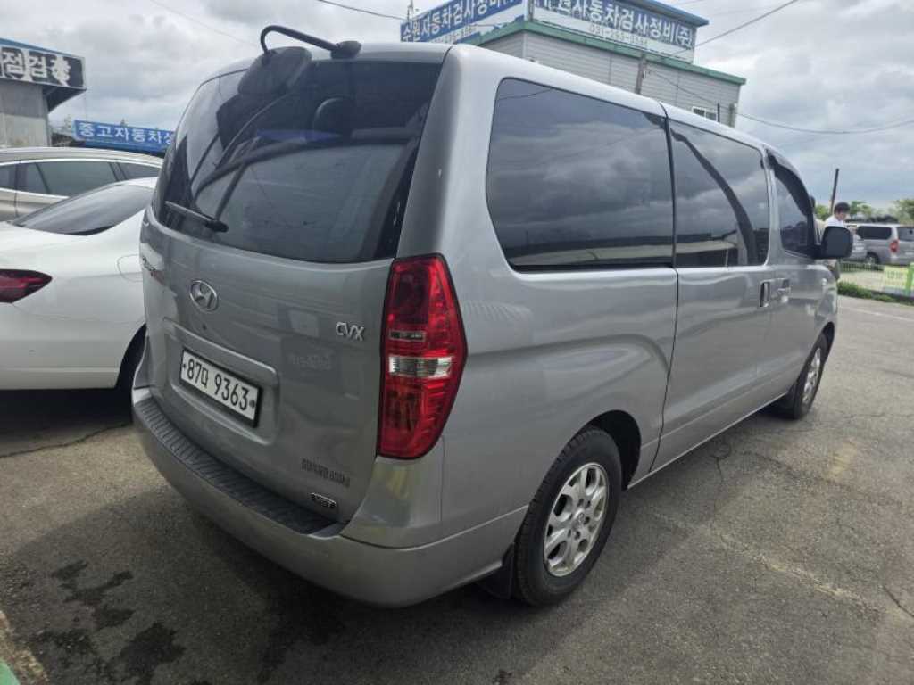 HYUNDAI Starex - Vista 3