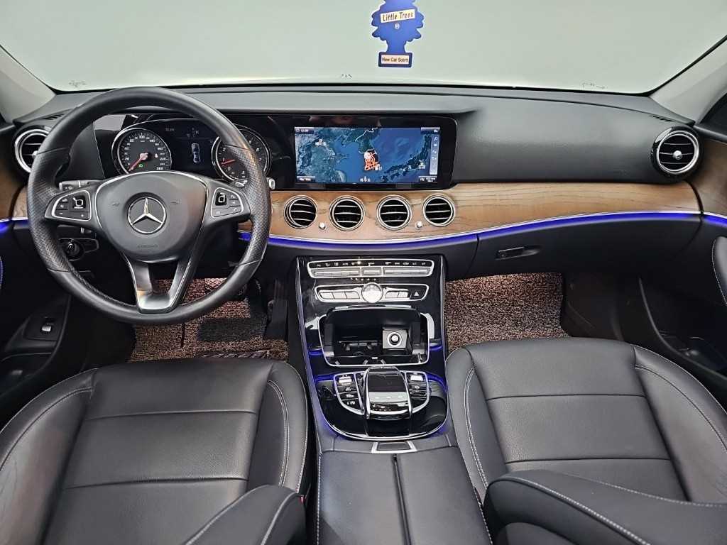 Mercedes Benz E class - Vista 7
