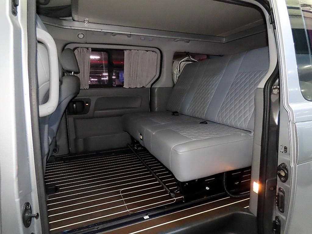 HYUNDAI Starex - Vista 7
