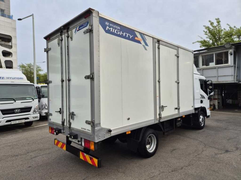 medium and large cargo truck - Vista 6