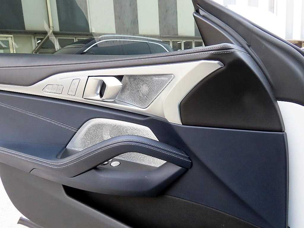 BMW 8 Series - Vista 12