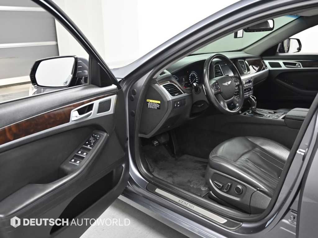 HYUNDAI Genesis - Vista 11