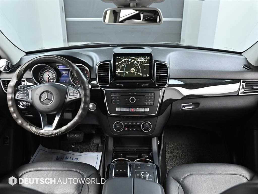 Mercedes Benz GLE Class - Vista 7