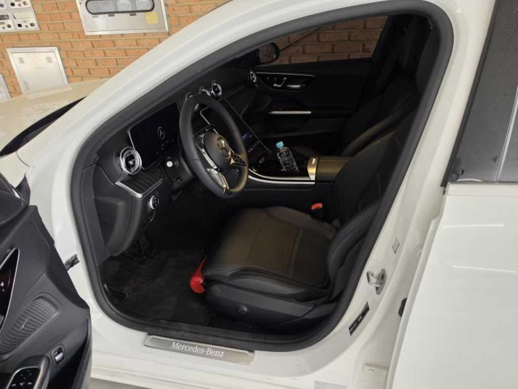 Mercedes Benz C Class - Vista 4