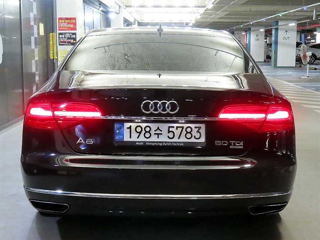 Audi A8 - Vista 5