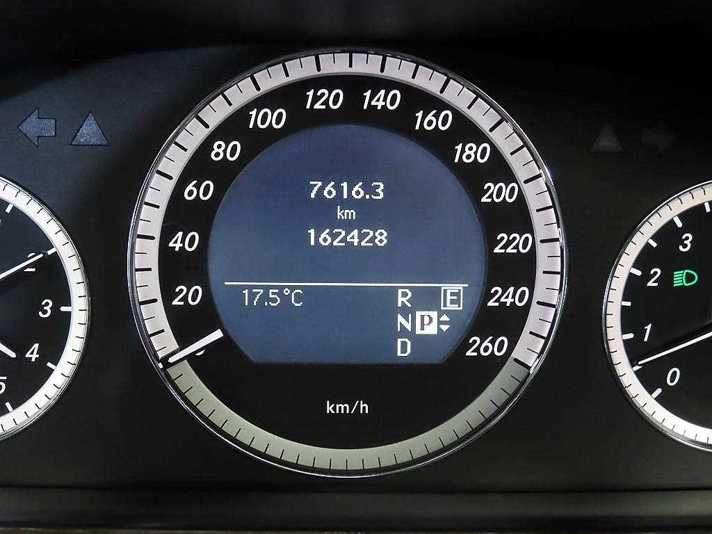 Mercedes Benz E class - Vista 9