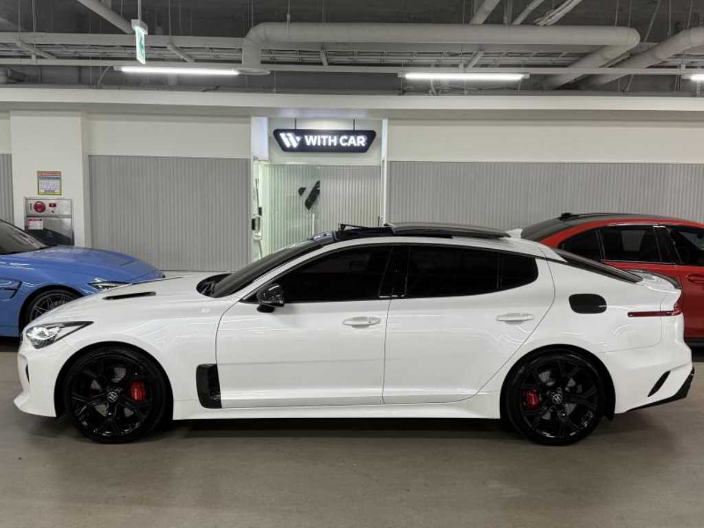 KIA Stinger - Vista 5