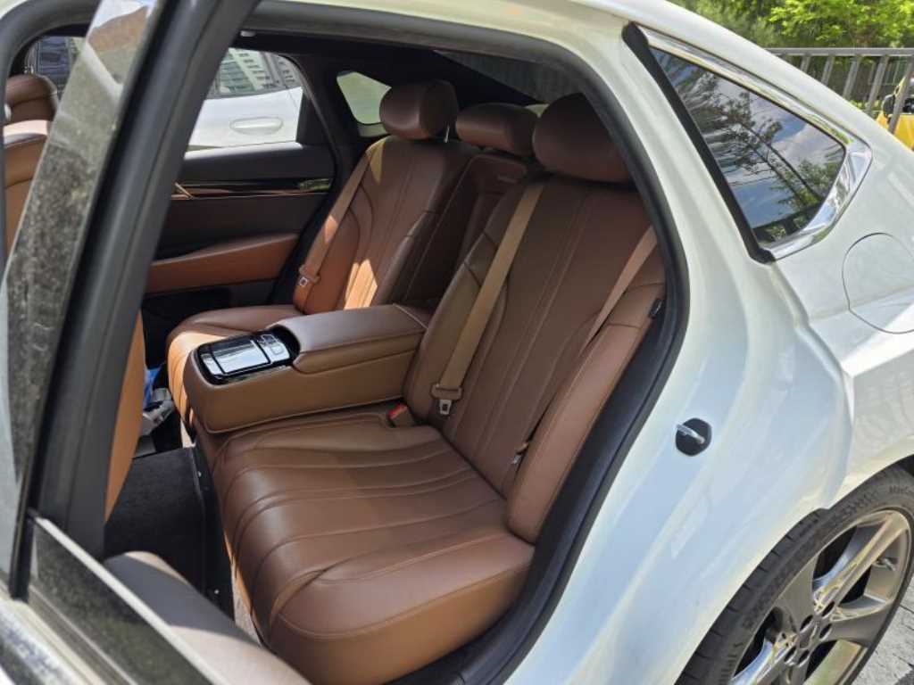 Genesis G80 - Vista 9