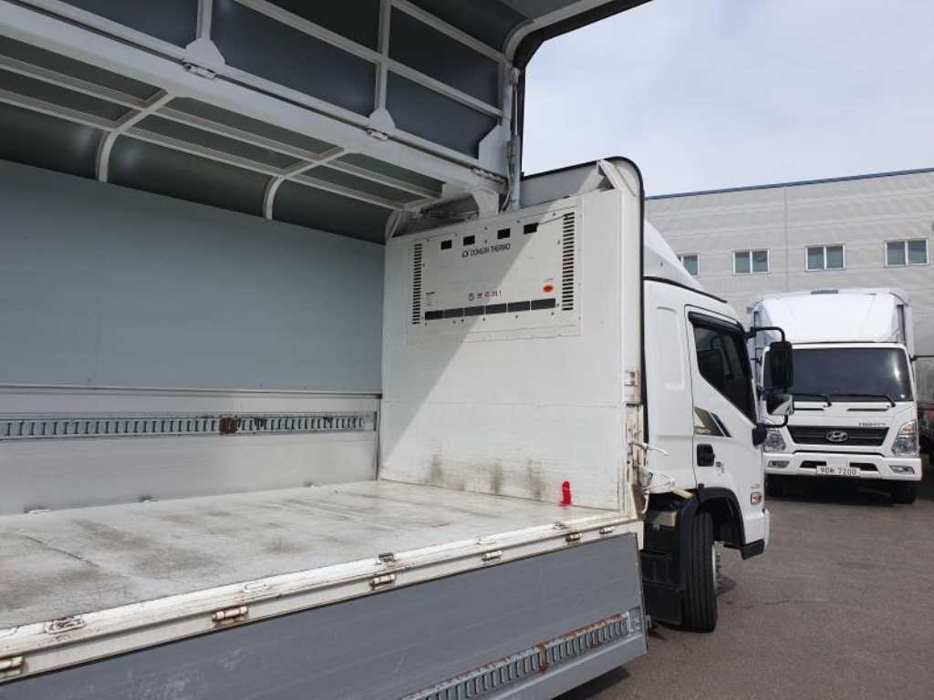 medium and large cargo truck - Vista 8