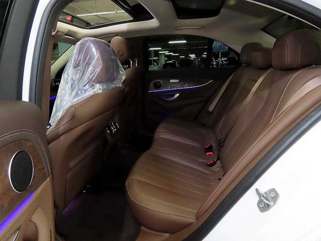 Mercedes Benz E class - Vista 7