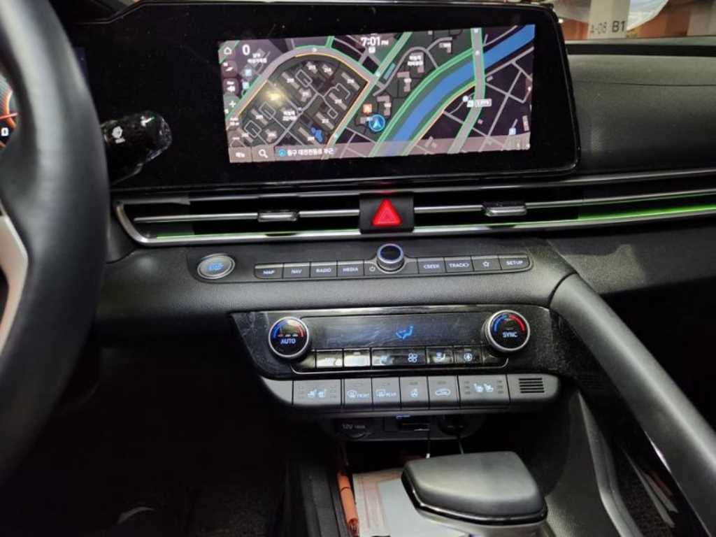 HYUNDAI Avante - Vista 10