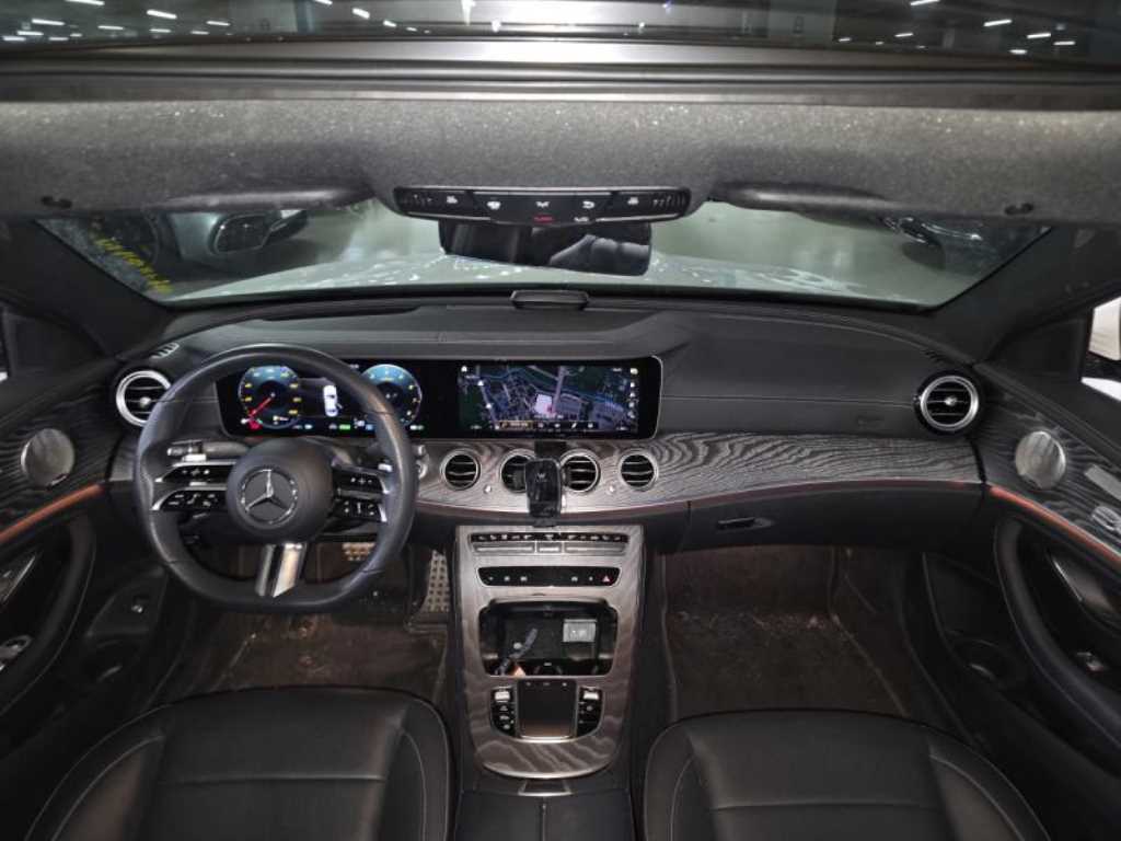 Mercedes Benz E class - Vista 7