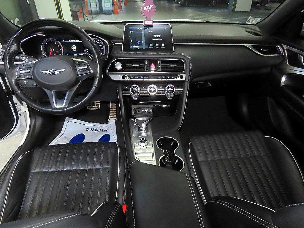 Genesis G70 - Vista 10