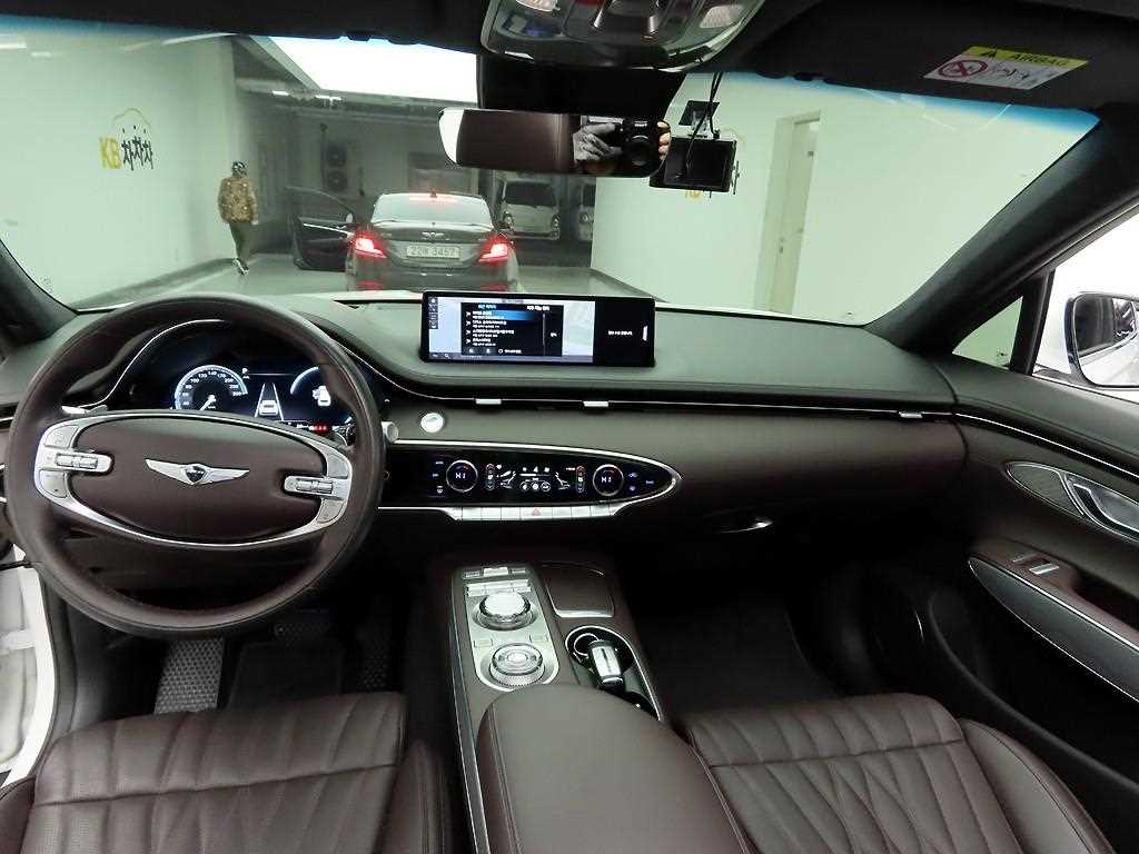 Genesis GV70 - Vista 6