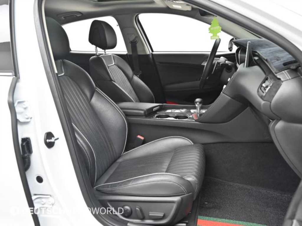 Genesis G70 - Vista 10