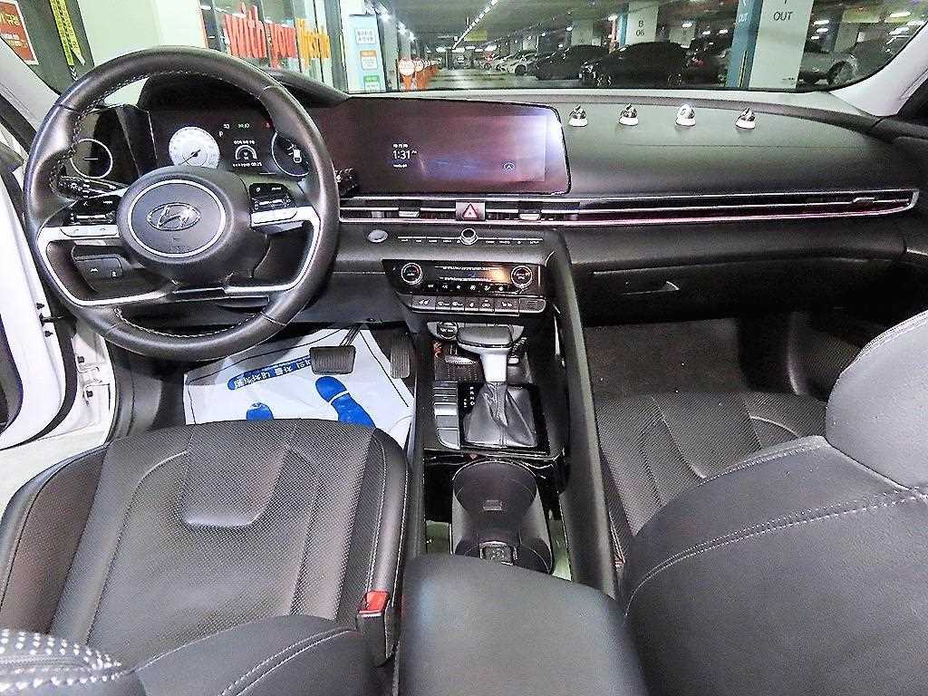 HYUNDAI Avante - Vista 10