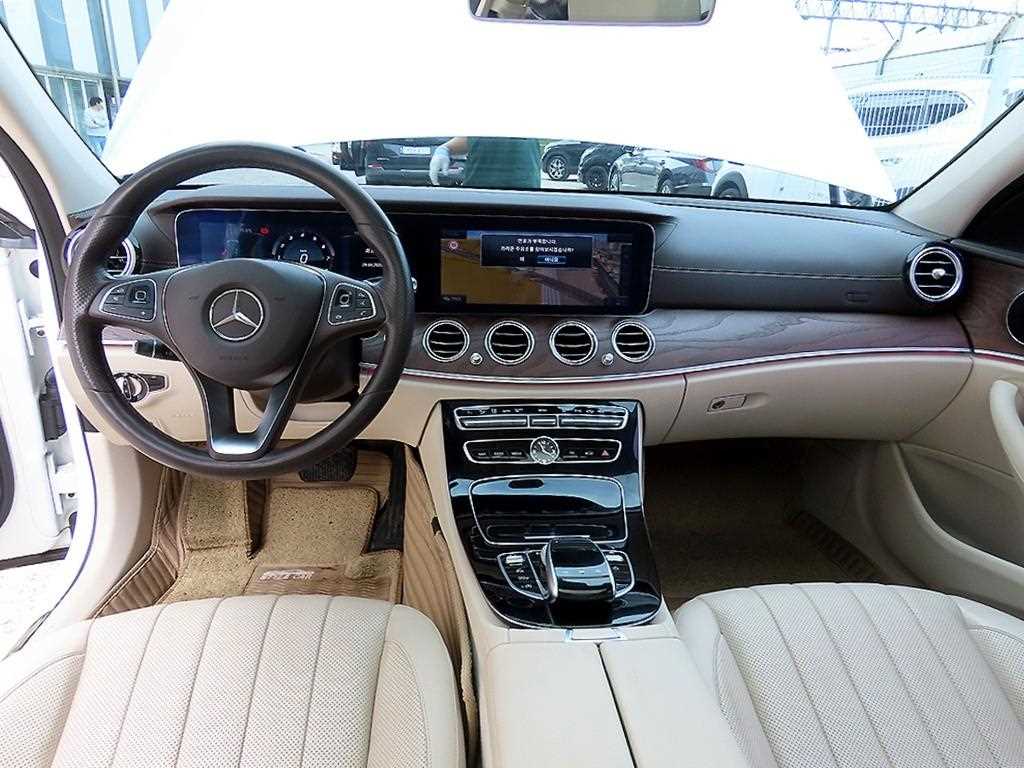 Mercedes Benz E class 2017 Blanco - Importación desde Corea - HF Imports Iquique - Foto 1