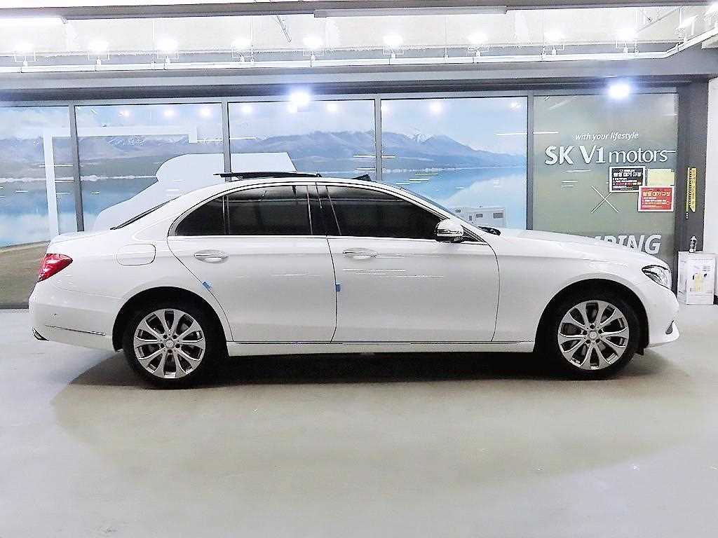 Mercedes Benz E class - Vista 3