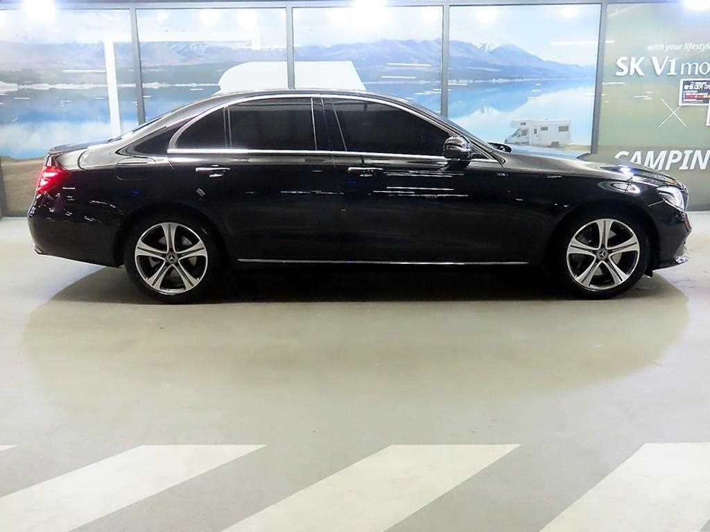Mercedes Benz E class - Vista 3