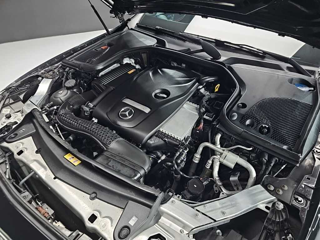 Mercedes Benz E class - Vista 5