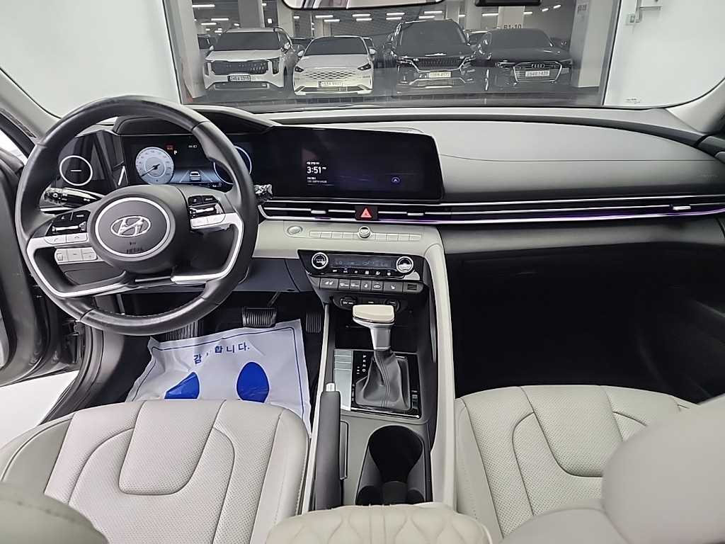 HYUNDAI Avante - Vista 7