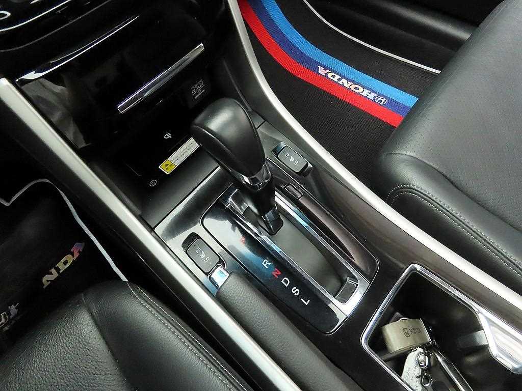 Honda Accord - Vista 10