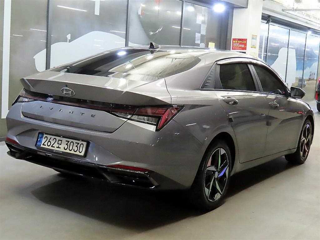 HYUNDAI Avante - Vista 4