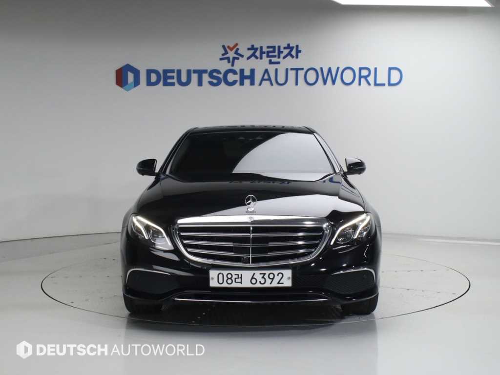 Mercedes Benz E class - Vista 3