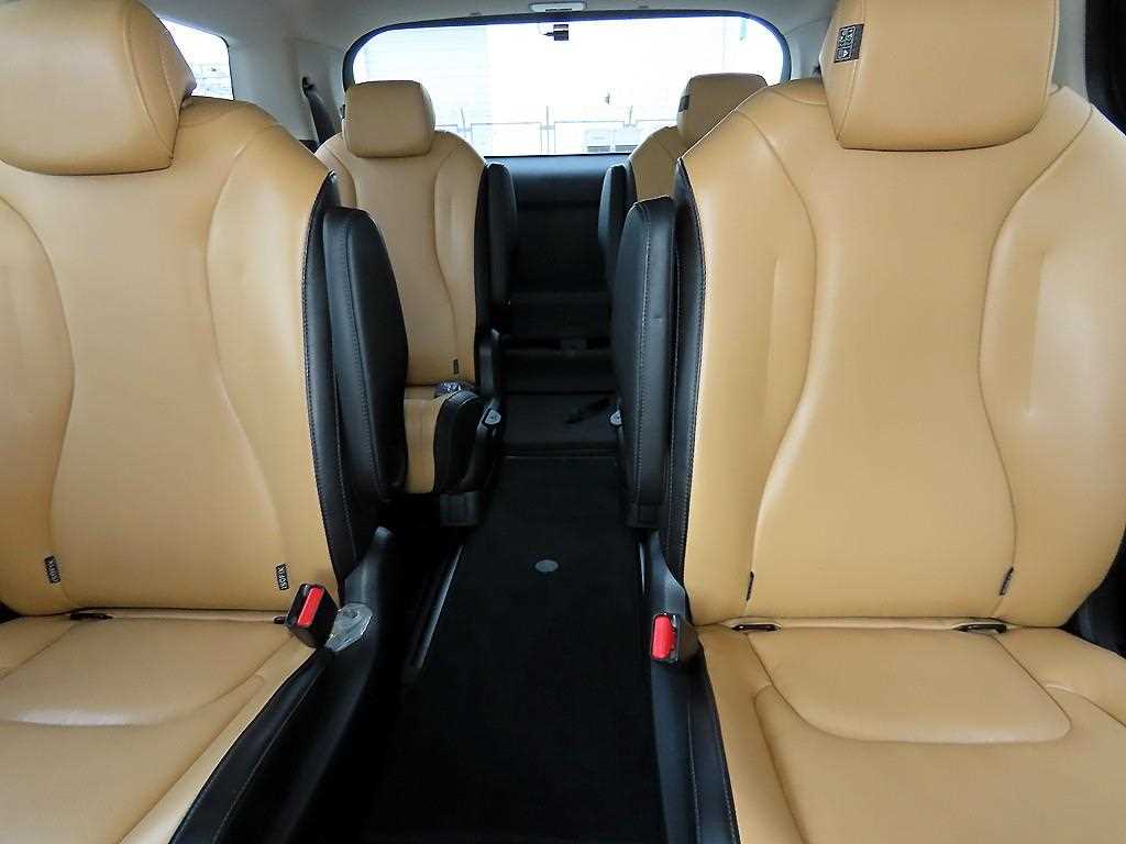 KIA Carnival - Vista 7