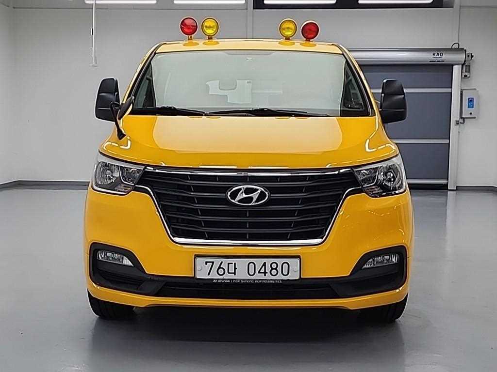 HYUNDAI Starex - Vista 2
