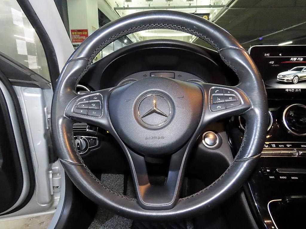 Mercedes Benz C Class - Vista 8