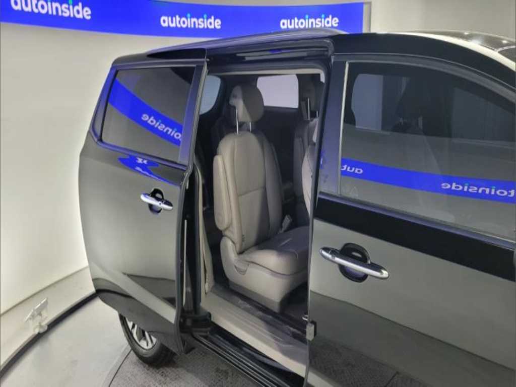 KIA Carnival - Vista 10