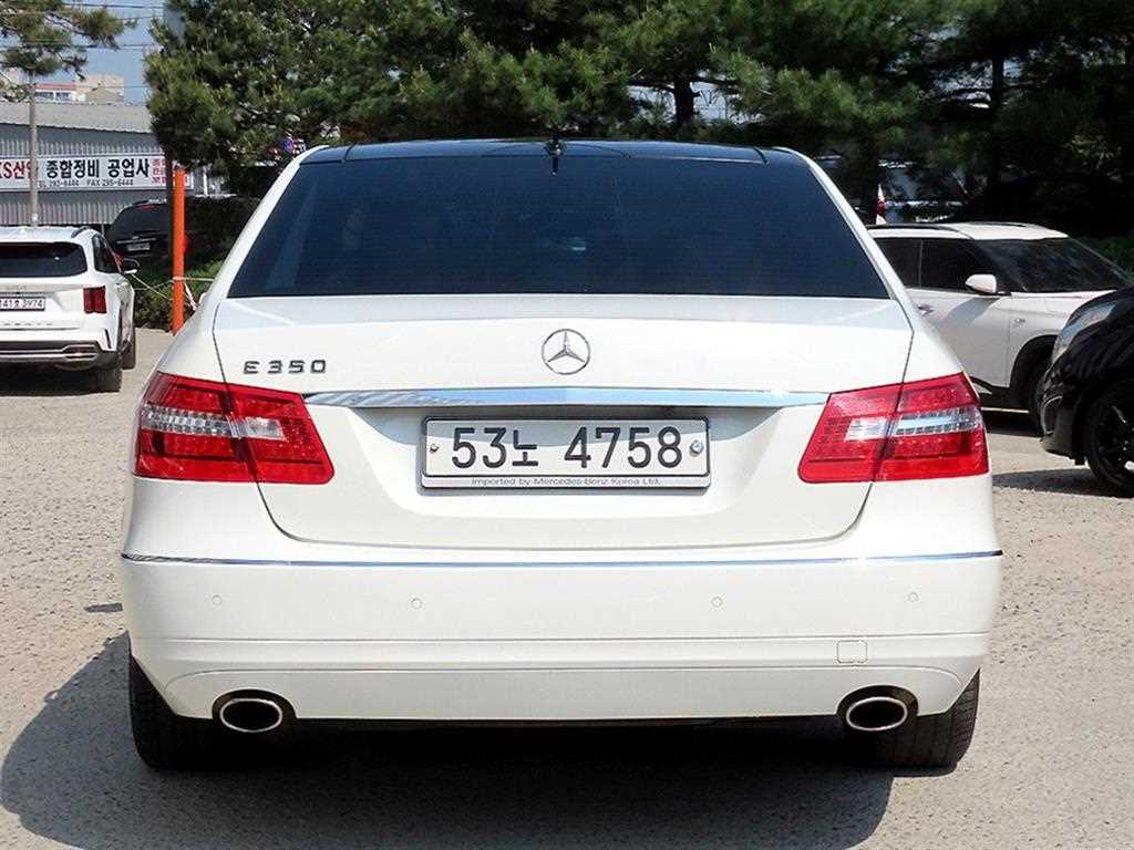 Mercedes Benz E class - Vista 4