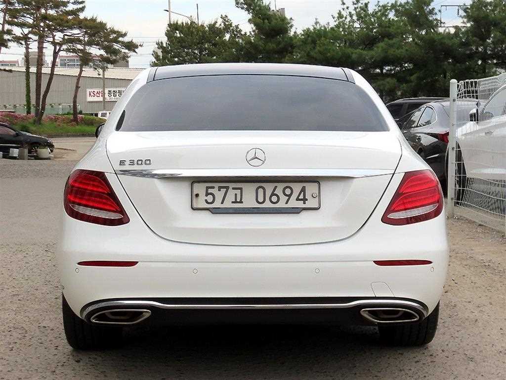 Mercedes Benz E class - Vista 5