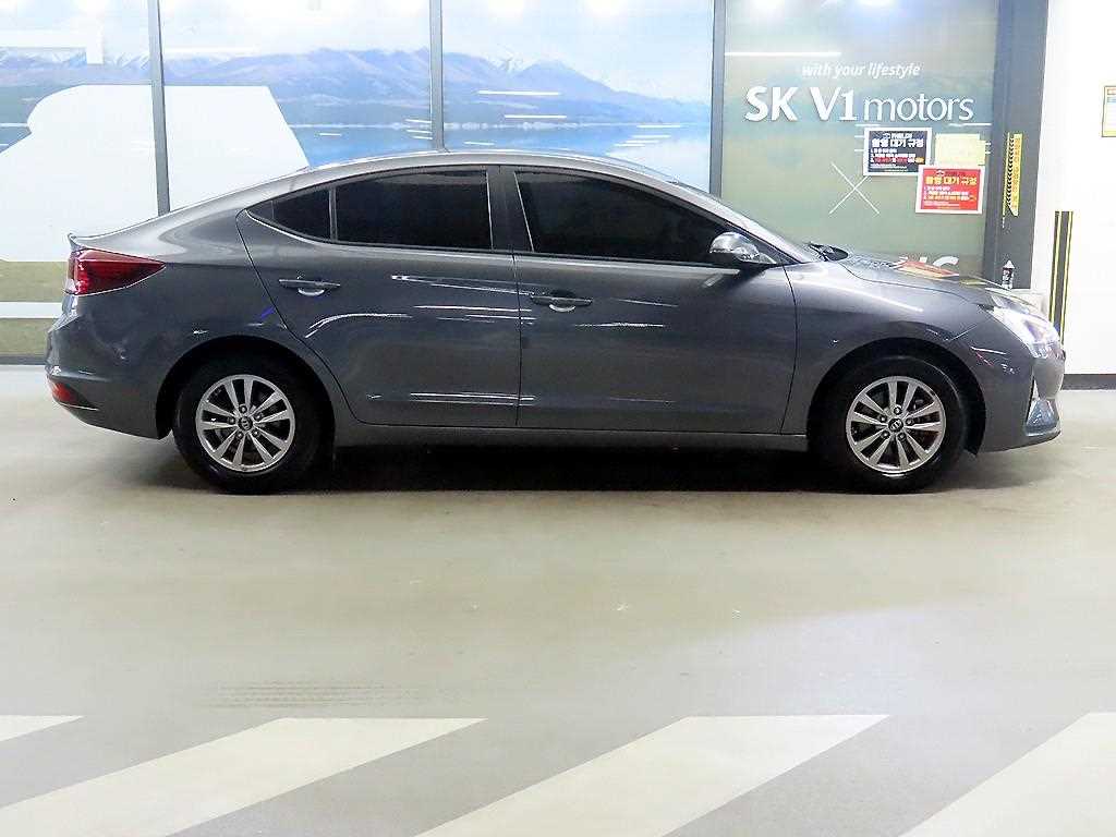 HYUNDAI Avante - Vista 3