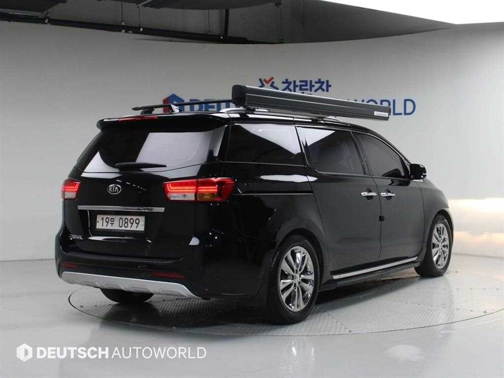 KIA Carnival - Vista 2