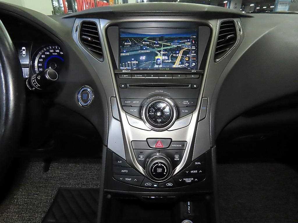 HYUNDAI Grandeur - Vista 11