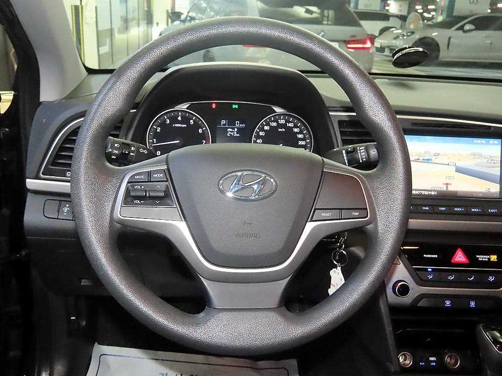 HYUNDAI Avante - Vista 8