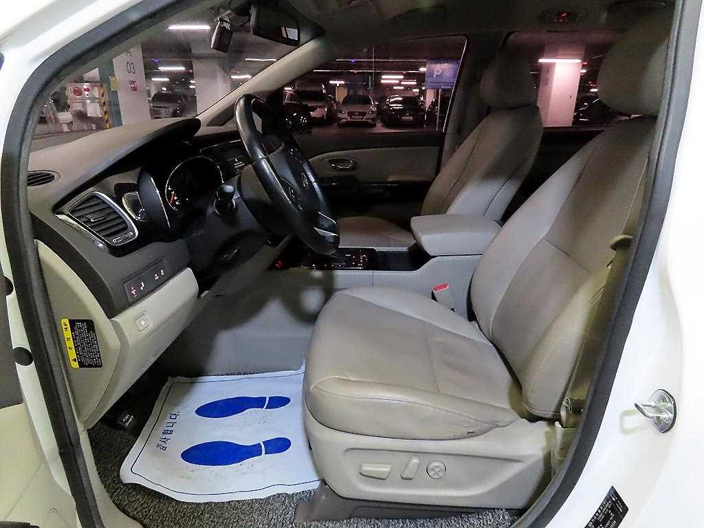KIA Carnival - Vista 6