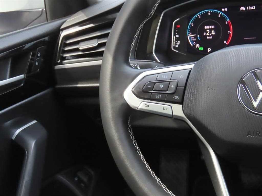 Volkswagen Jetta - Vista 11