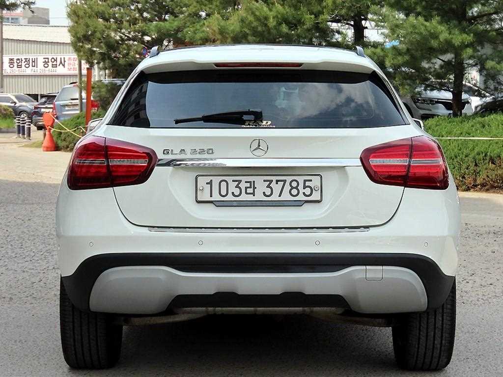 Mercedes Benz GLA Class - Vista 4