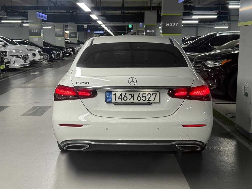 Mercedes Benz E class - Vista 4