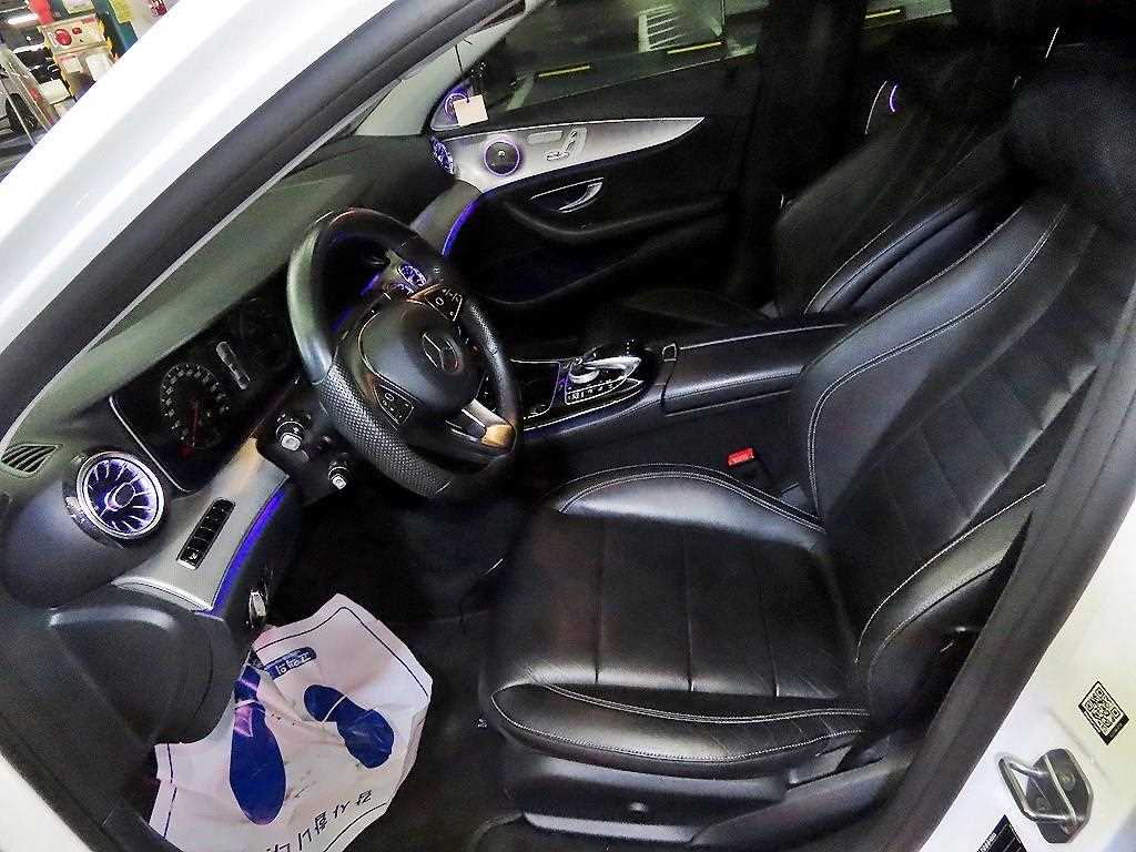 Mercedes Benz E class - Vista 6