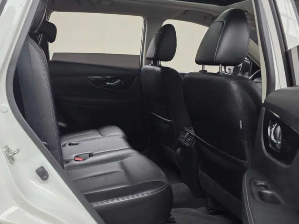 Nissan Extrail - Vista 7