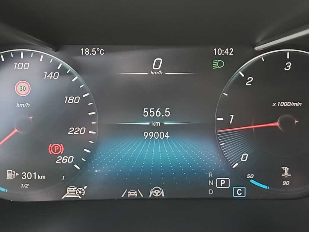 Mercedes Benz GLC Class - Vista 6