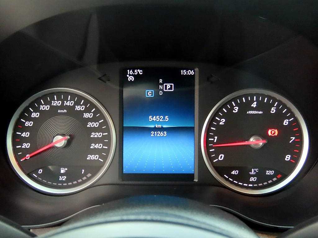 Mercedes Benz C Class - Vista 9